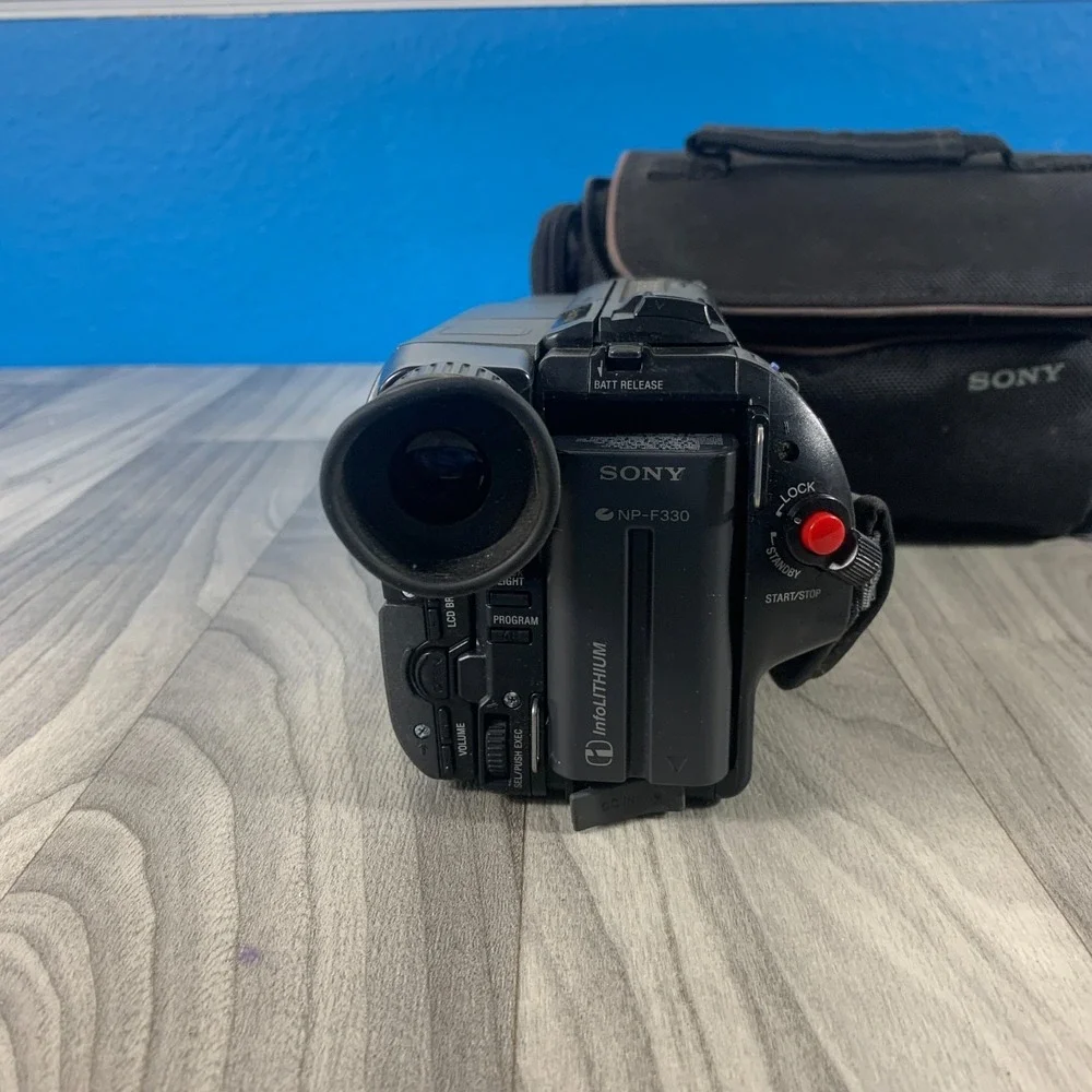 Sony Handycam CCD-TRV215 Vision Video 8 XR Camcorder + Battery Tested & Works